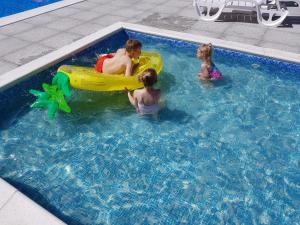 Bazén v ubytovaní Ambre Mare - Wypoczynek pod Palmami alebo v jeho blízkosti