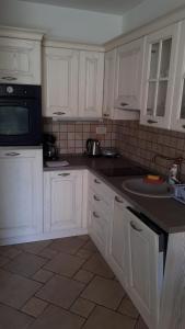 Kuchyň nebo kuchyňský kout v ubytování Apartment Lorenzo