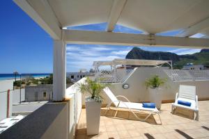 a balcony with two chairs and a view of the ocean at Venere ed Enea - Appartamenti Vista Mare in San Vito lo Capo