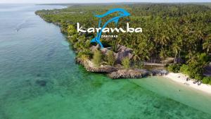 una vista aérea de una isla en el océano en Karamba Eco Boutique Hotel, en Kizimkazi