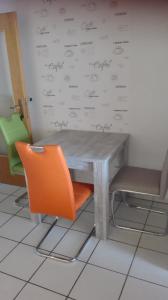 a table and a chair in a room at Ferienwohnung nahe Ulm/Laupheim in Laupheim
