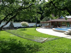 Φωτογραφία από το άλμπουμ του By the River Hotel Complex σε Balkanets