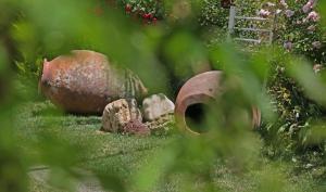 Ein Garten an der Unterkunft Wine House KNIAZ