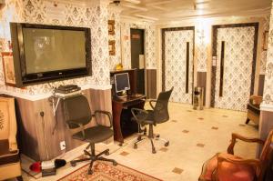 Uma TV ou centro de entretenimento em Social Hostel