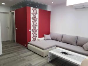 A seating area at gyorapartman-TOP