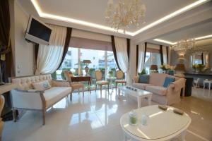 Posedenie v ubytovaní Epavlis Luxury apts