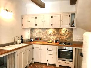 Η κουζίνα ή μικρή κουζίνα στο la bonbonniere - Townhouse Saint-Saturnin-lès-Apt