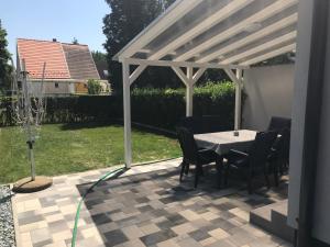 Vonkajšia záhrada v ubytovaní Heni Apartment