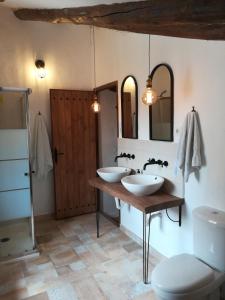 a bathroom with two sinks and a toilet at CASA RURAL REVOLCADORES in Moratalla +33 photos