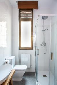 A bathroom at Aresti Old Town by Bilbao Living