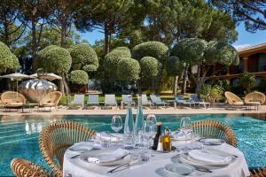 Бассейн в Villa Duflot Hôtel & Spa Perpignan или поблизости