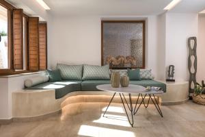 Predel za sedenje v nastanitvi Marvarit Suites