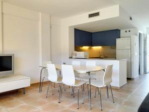 Kuchyňa alebo kuchynka v ubytovaní VACAY Villa Anna, jardín privado, piscina comunitaria, en Costa Brava, L'Escala!
