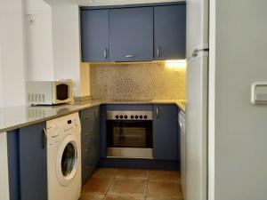 Kuchyňa alebo kuchynka v ubytovaní VACAY Villa Anna, jardín privado, piscina comunitaria, en Costa Brava, L'Escala!