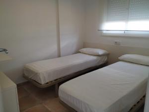 Posteľ alebo postele v izbe v ubytovaní VACAY Villa Anna, jardín privado, piscina comunitaria, en Costa Brava, L'Escala!