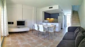 Posedenie v ubytovaní VACAY Villa Anna, jardín privado, piscina comunitaria, en Costa Brava, L'Escala!