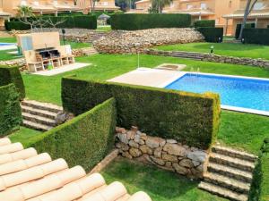 Bazén v ubytovaní VACAY Villa Anna, jardín privado, piscina comunitaria, en Costa Brava, L'Escala! alebo v jeho blízkosti