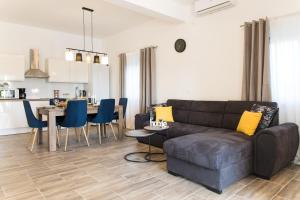a living room with a couch and a table at Villa Nava in Benkovac