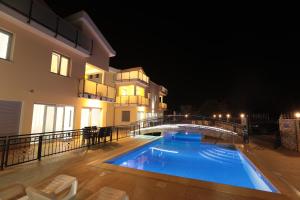 Basen w obiekcie Funtana Appartements an der 1 Reihe vom Meer lub w pobliżu