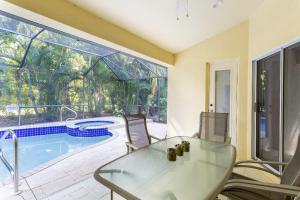 Gambar di galeri bagi Serene & Attractive Heated Pool Spa Home di Estero