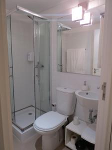 A bathroom at Citybreak-apartments Lapa