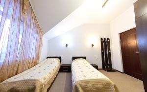 a room with two beds and a window at Zlata Inn in Tamchy +46 photos