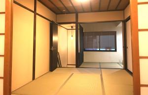 an empty room with a door and a window at NAOUMI HOUSE in Kanazawa