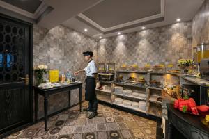 Makanan di atau berdekatan hotel