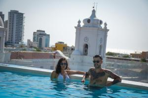 A piscina localizada em Hotel Catedral Plaza ou nos arredores