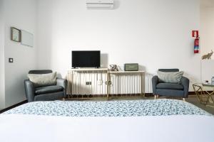 TV a/nebo společenská místnost v ubytování El Charco Suites