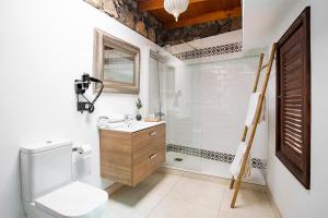 Koupelna v ubytování El Charco Suites