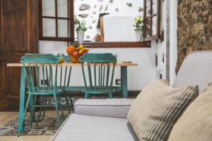 Posezení v ubytování El Charco Suites