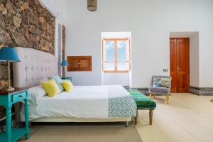 Postel nebo postele na pokoji v ubytování El Charco Suites