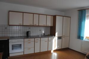Kuchyň nebo kuchyňský kout v ubytování Apartment Maierhof