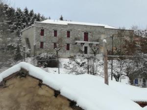 Gallery image of The Magic Mountain in Tsapournia