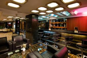 The lounge or bar area at Hotel Buyuk Sahinler