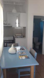 A cozinha ou cozinha compacta de Chaniotis Studios
