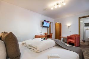 Postel nebo postele na pokoji v ubytování Hotel Das Schlossberg superior