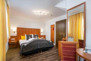 Postel nebo postele na pokoji v ubytování Hotel Das Schlossberg superior