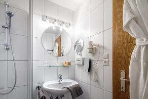 Koupelna v ubytování Hotel Das Schlossberg superior + 37 fotografií