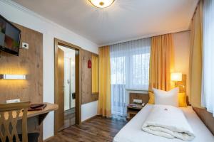 Postel nebo postele na pokoji v ubytování Hotel Das Schlossberg superior