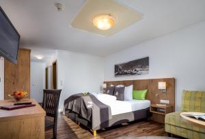 Postel nebo postele na pokoji v ubytování Hotel Das Schlossberg superior