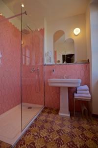 Koupelna v ubytování Le petit hotel
