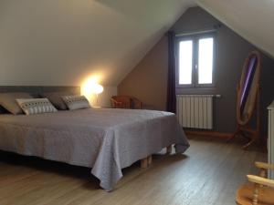 a bedroom with a large bed and a window at Entre Lot et Dordogne in Saint-Cirq-Madelon