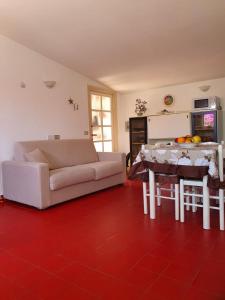 A seating area at Casa Susy Bouganville 400 mt dal mare