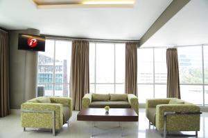Gallery image of d'primahotel Medan in Medan