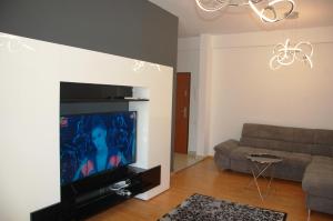 a living room with a couch and a flat screen tv at Apartament Mamaia in Mamaia