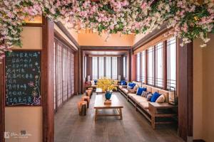 Predel za sedenje v nastanitvi Blossom Hill Yuejingzhuang Hotel
