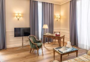 TV a/nebo společenská místnost v ubytování Grand Hotel Sitea
