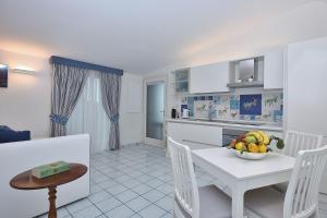 A kitchen or kitchenette at Villa Gelsomina